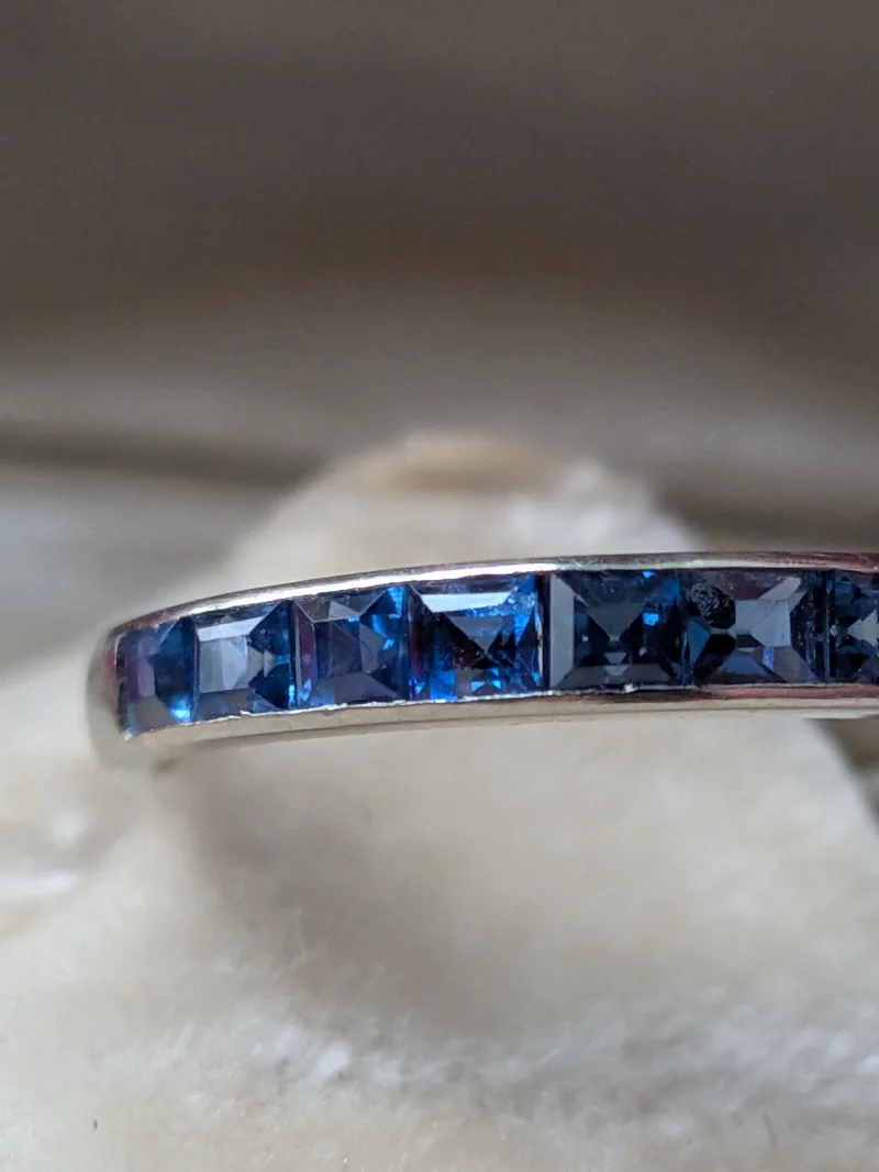 Art Deco Calibré Sapphire Band — image 2